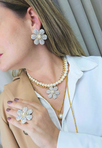 Anel de flor Bahamas com strass cristal e perola banhado no dourado