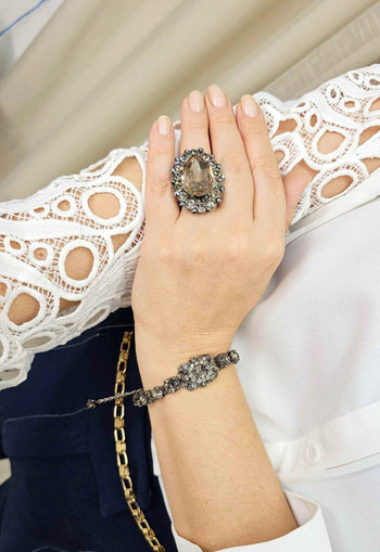 Pulseira Adeline com pedras black diamond banhada no onix