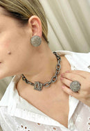 Colar choker Rana black diamond de elos onix e pingente geométrico