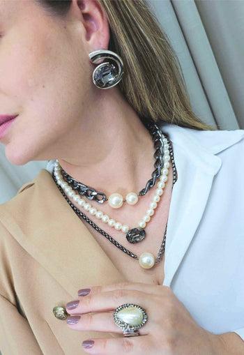 Brinco Única de metal com pedra oval black diamond banhado no prata