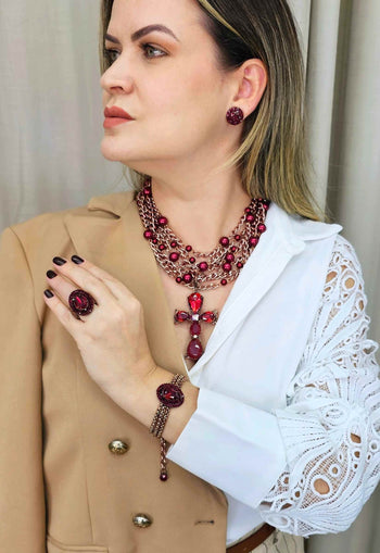 Maxi Colar Celebridade com perolas vermelhas e crucifixo vintage
