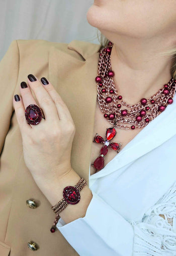 Maxi Colar Celebridade com perolas vermelhas e crucifixo vintage