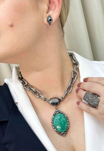 Brinco Luma classic com strass hematite banhado no onix