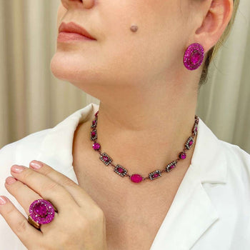 Colar choker Rosana vintage com pedras fucsia e hematite