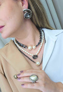 Colar Doha de perolas com pedra black diamond e mix de correntes em onix
