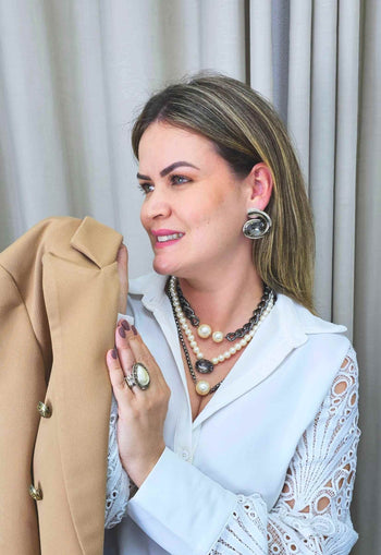 Colar Doha de perolas com pedra black diamond e mix de correntes em onix