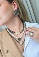 Colar Doha de perolas com pedra black diamond e mix de correntes em onix