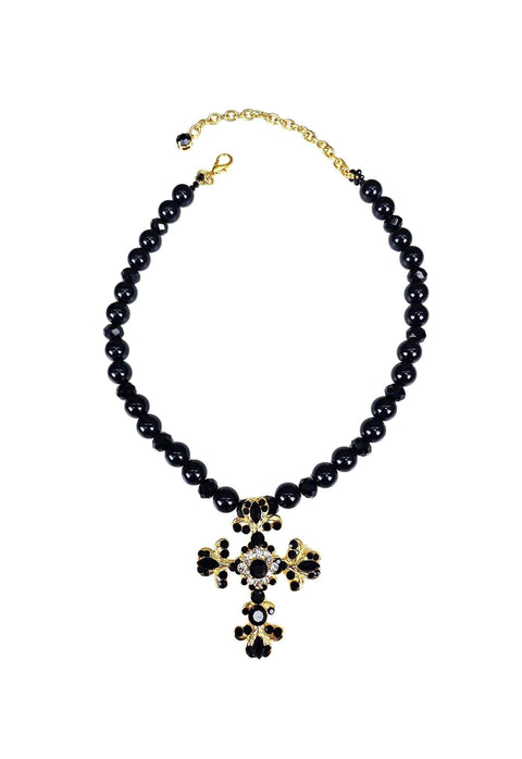Colar Madeline jet com pingente de crucifixo e pedras pretas banhado no dourado