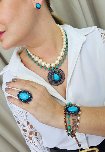 Colar Raya de perolas com pedras turquesa e mandala azul