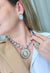 Colar Solene dourado com bolas cinza e strass opal