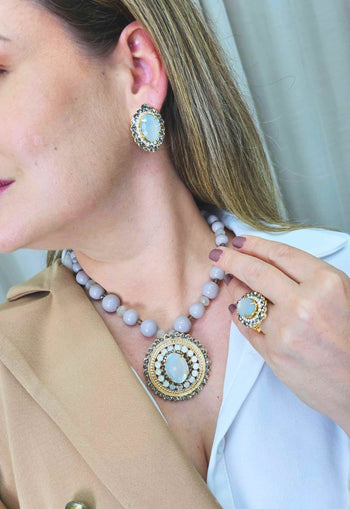 Brinco Solene cinza e opal banhado no dourado