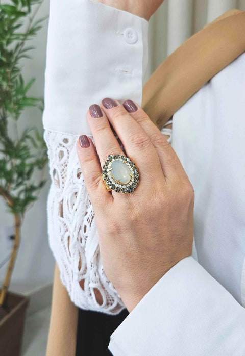Anel Solene cinza e opal banhado no dourado