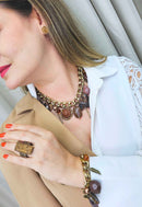 Colar Driade glam ouro velho com pingentes e pedras marrom