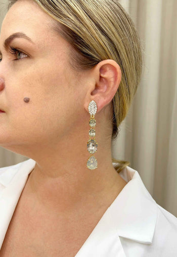 Brinco Eli classic com pedras e banhado no dourado