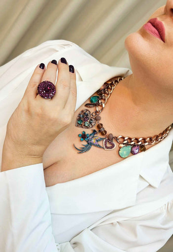 Anel Divina vintage redondo com pedras ametista