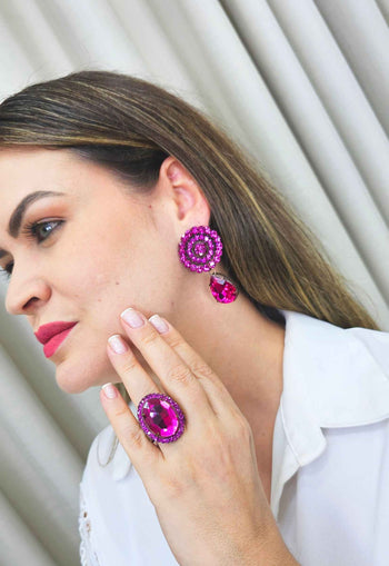 Brinco Amara redondo com gota fucsia banhado no vintage