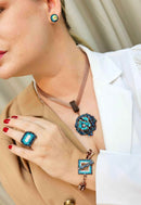 Anel Maitê vintage com strass azul montana