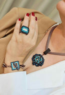 Anel Maitê vintage com strass azul montana