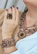 Anel Momentos mocha com pedras marrons banhado no vintage
