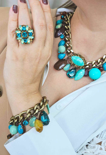 Colar Mocha blue com pedras azuis e marrons banhado no ouro velho