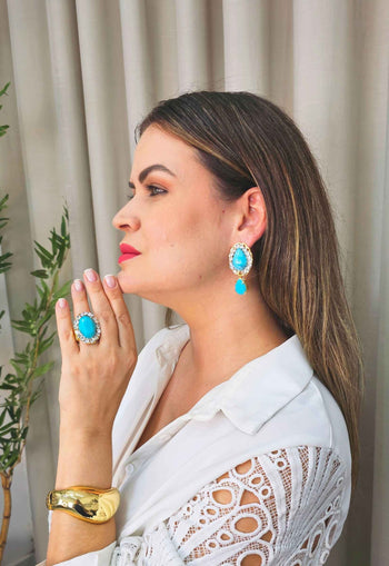 Brinco Julieta dourado com gotas e pedras azuis e strass cristal