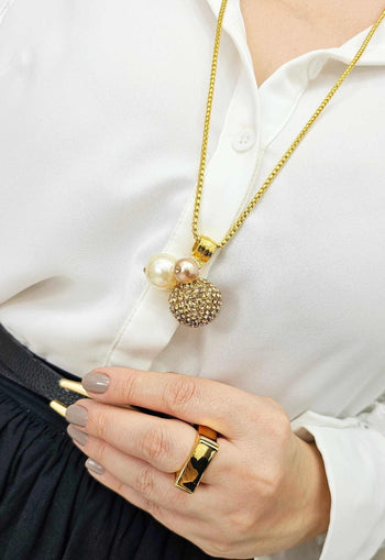 Colar Essência Gold longo com esfera de strass e perolas