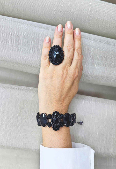Anel Dandara luxo com pedras pretas banhado no grafite
