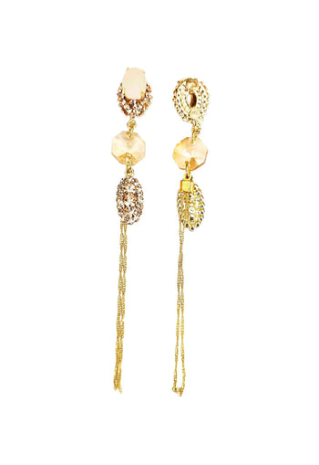 Brinco Sofie de franjas douradas e pedras light peach