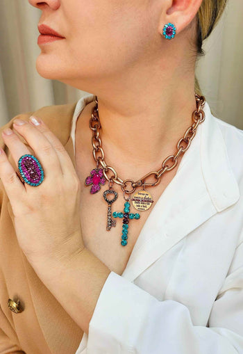 Brinco Marília Doralice pequeno com pedras coloridas