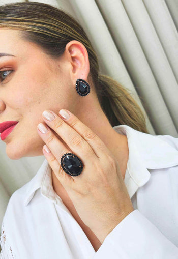 Anel Sucesso vintage oval com pedras pretas