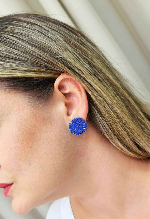Brinco Deslumbre redondo com pedras azul bic