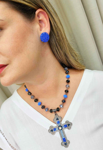 Brinco Deslumbre redondo com pedras azul bic