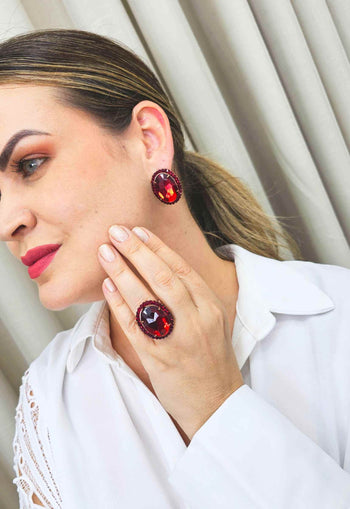 Anel Sucesso ouro velho oval com pedras vermelhas