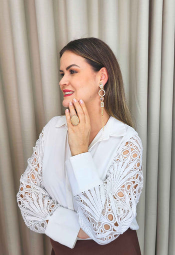 Brinco Layla com pedras e franjas douradas