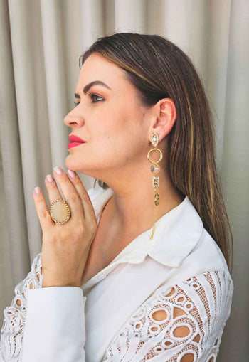 Brinco Layla com pedras e franjas douradas