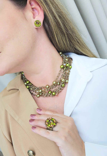 Colar Momentos Olivine com pedras e pingente verde