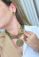 Colar Momentos Olivine com pedras e pingente verde