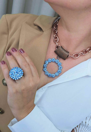 Maxi colar Raika jeans com pingente safira claro e banho vintage