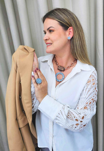 Maxi colar Raika jeans com pingente safira claro e banho vintage