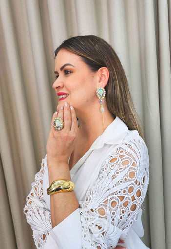 Brinco Ornela boreal com pedras furta cor e franjas douradas