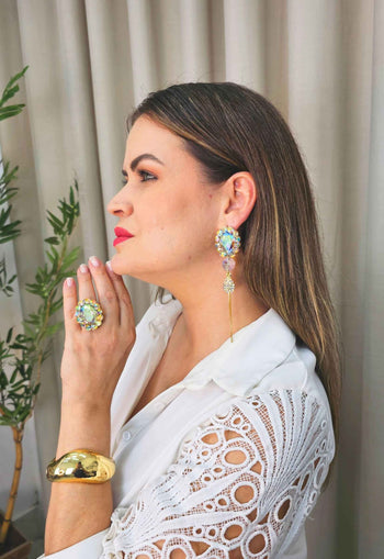 Brinco Ornela boreal com pedras furta cor e franjas douradas