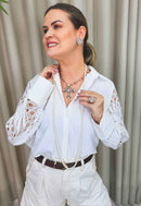 Colar Sagrado com perolas e crucifixo nude banhado no vintage