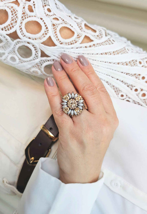 Anel Sagrado com perolas e strass peach banhado no vintage
