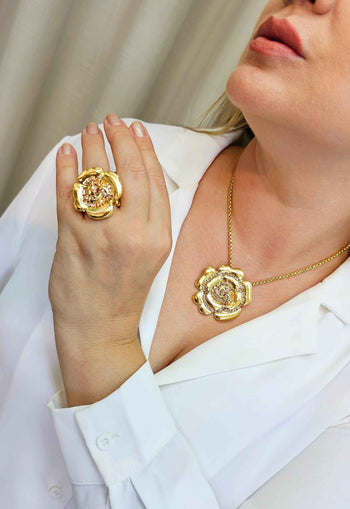 Anel de flor Cecília banhado no dourado