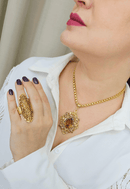 Colar Raridade Gold com pingente de strass e veneziana dourada