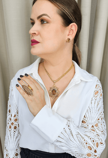 Colar Raridade Gold com pingente de strass e veneziana dourada