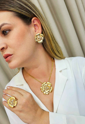 Brinco de flor Cecília banhado no dourado
