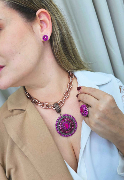 Colar Damaris de corrente vintage com pingente redondo fucsia