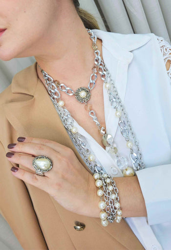 Colar Contemporâneo silver com perolas e pedras black diamond