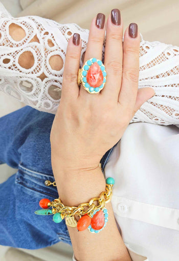 Anel Brisa Tropical com pedras turquesas e coral banhado no dourado